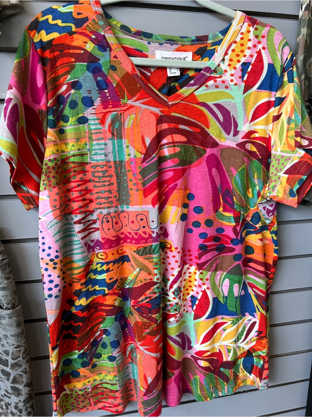 Orientique Multicolor V-Neck Short Sleeve Tee